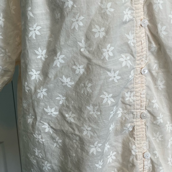 ⭐️Universal Thread Top - New w/o tags - Picture 3 of 3